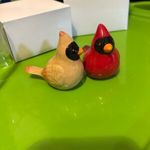 Cardinal salt and pepper shaker